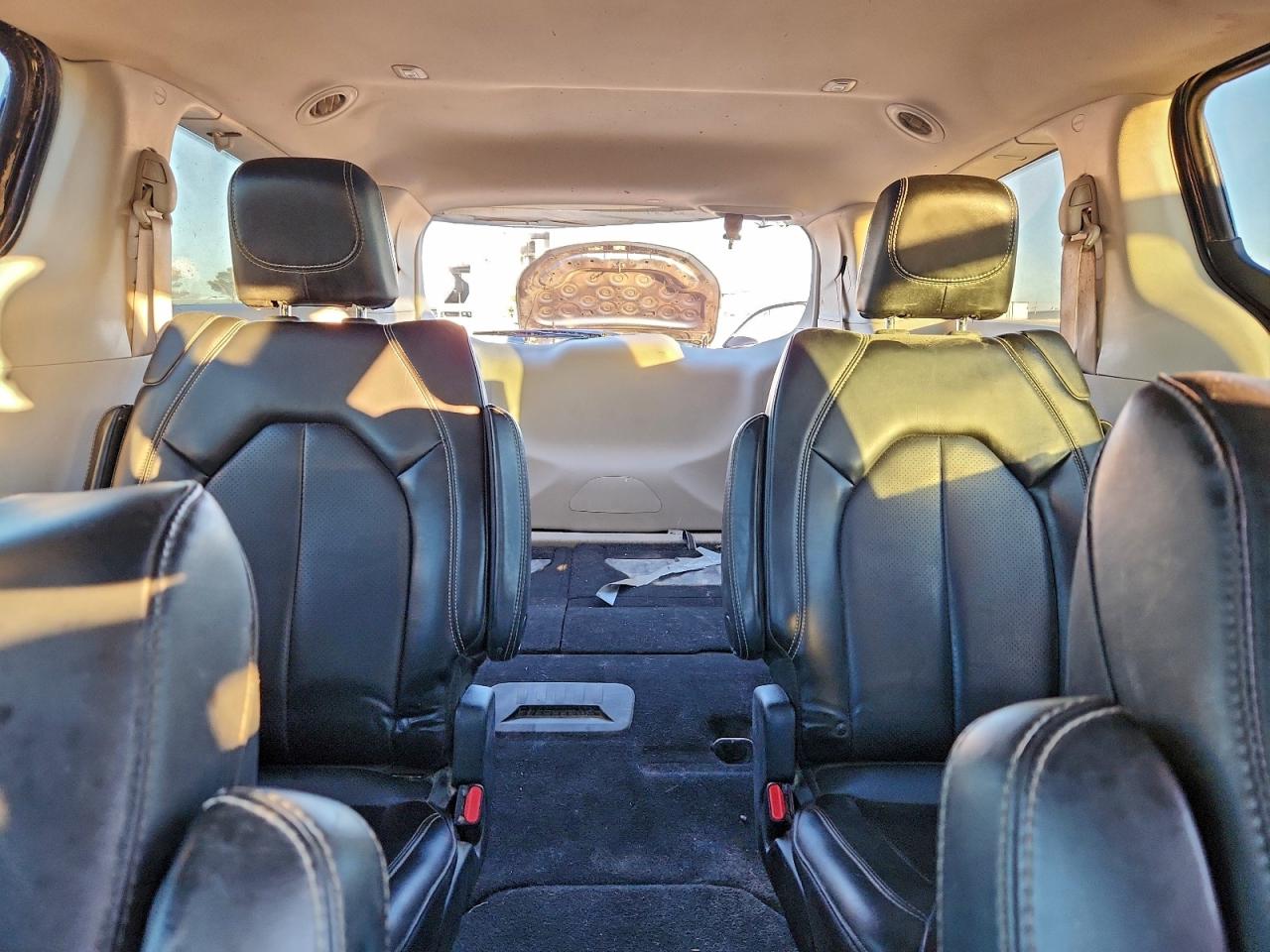 2020 CHRYSLER VOYAGER LXI photo 10