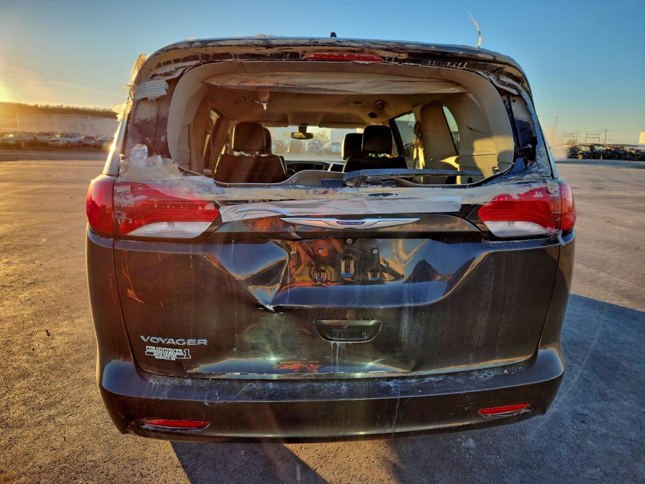2020 CHRYSLER VOYAGER LXI photo 6