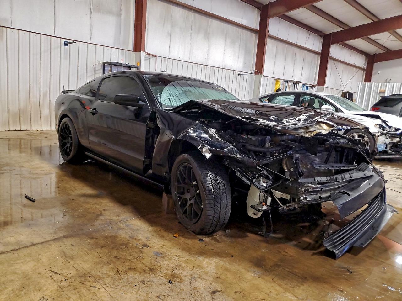 2013 FORD MUSTANG photo 4