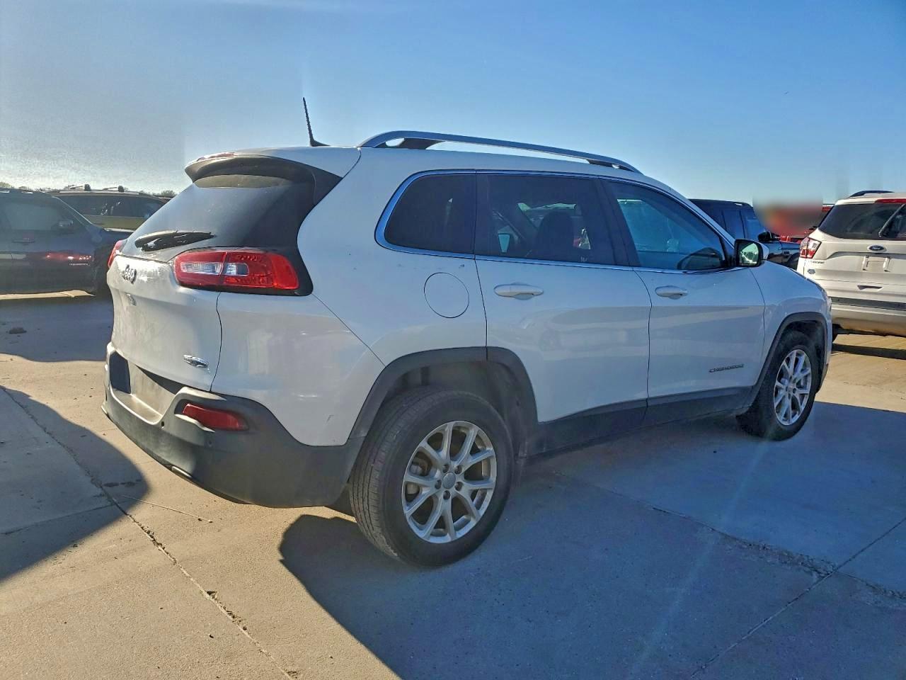 2017 JEEP CHEROKEE LATITUDE photo 3