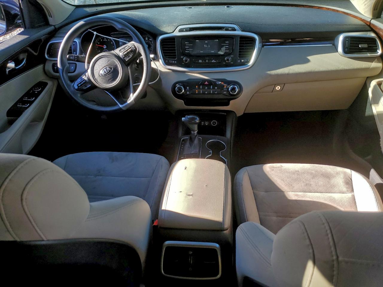 2017 KIA SORENTO LX photo 8