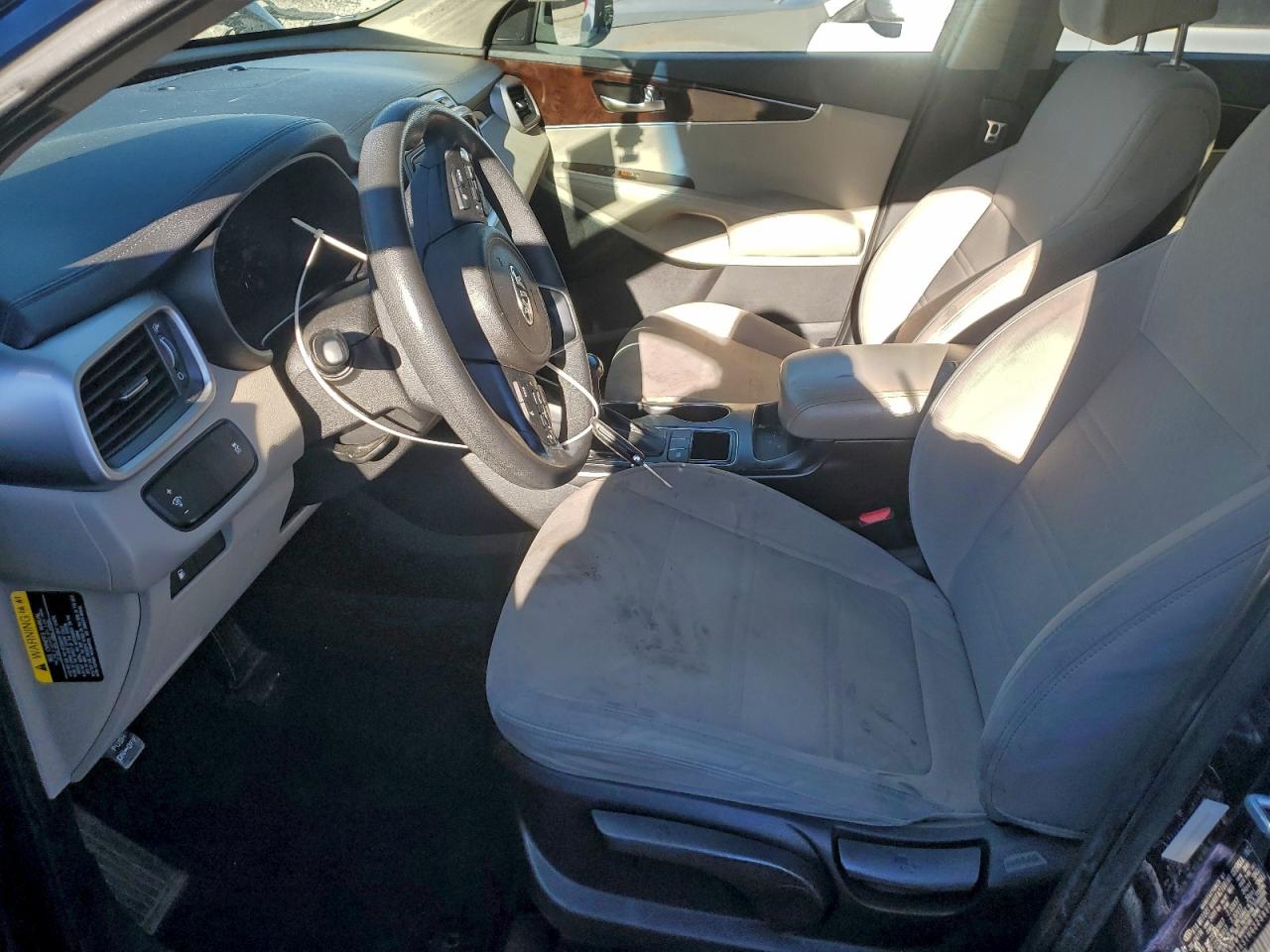 2017 KIA SORENTO LX photo 7