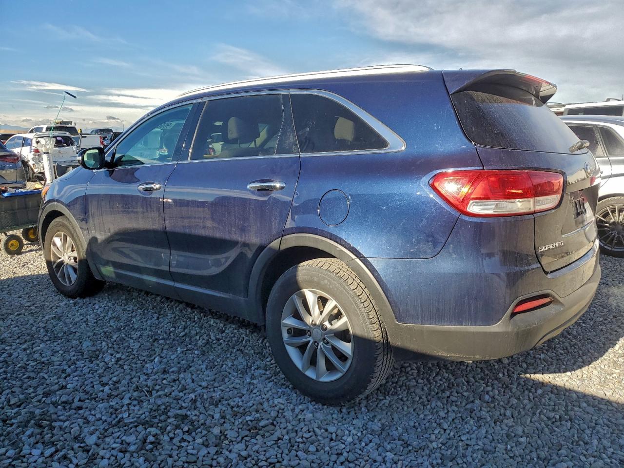 2017 KIA SORENTO LX photo 2