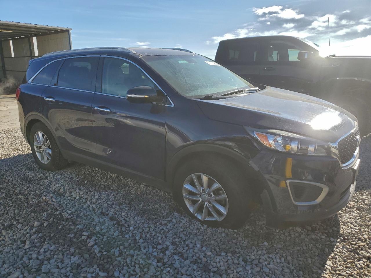 2017 KIA SORENTO LX photo 4