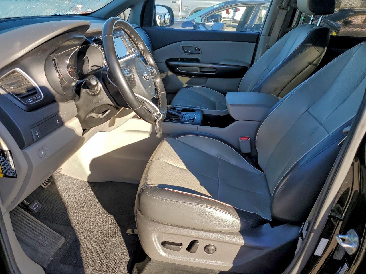2018 KIA SEDONA LX photo 7
