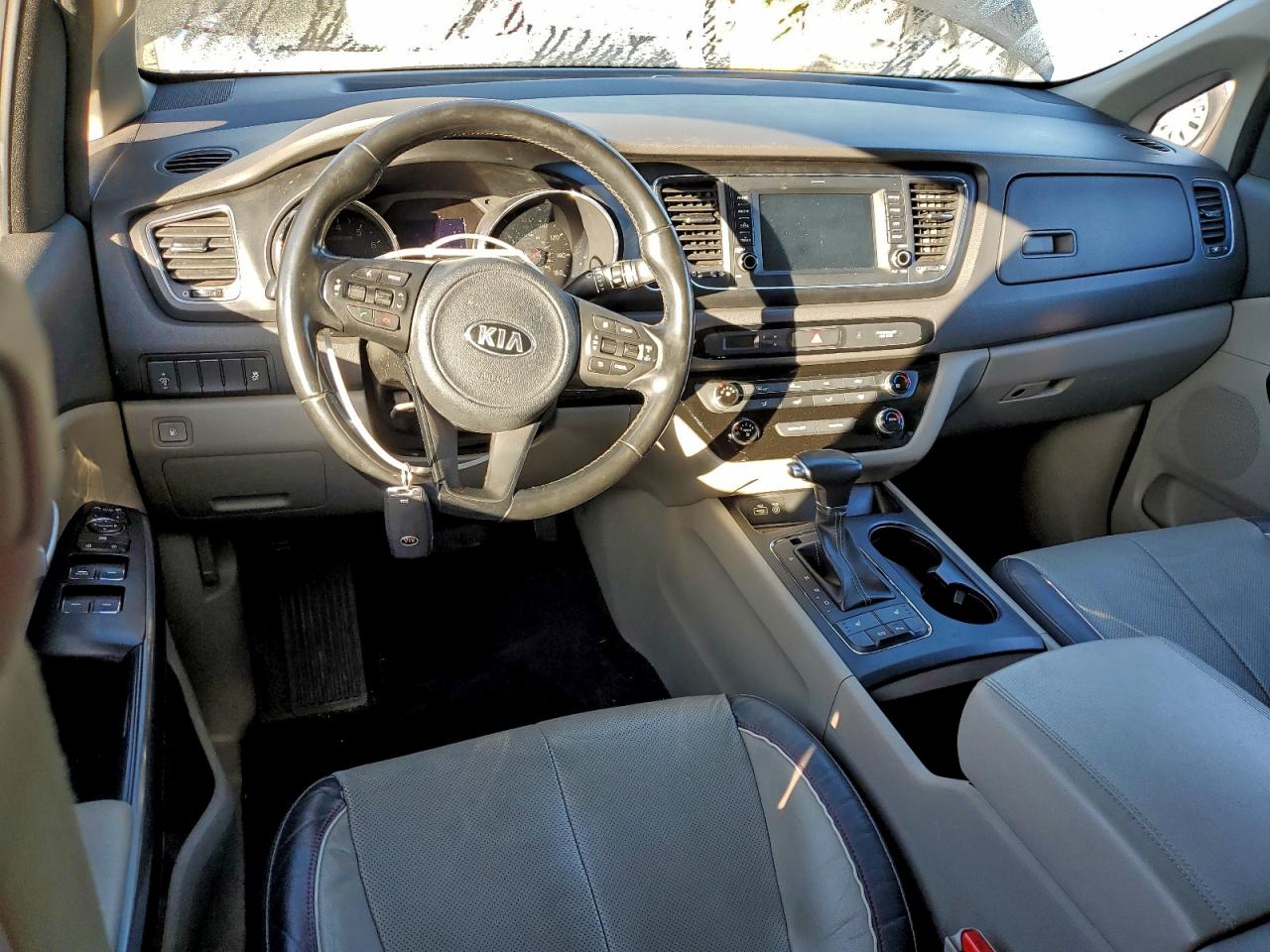 2018 KIA SEDONA LX photo 8