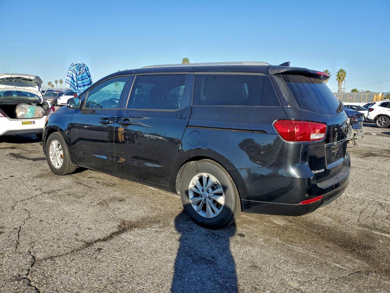 2018 KIA SEDONA LX photo 2