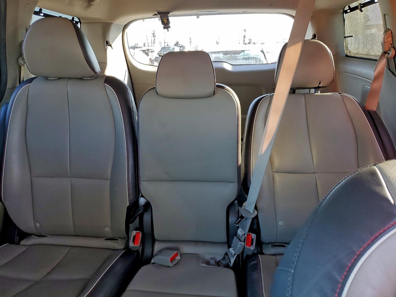 2018 KIA SEDONA LX photo 10