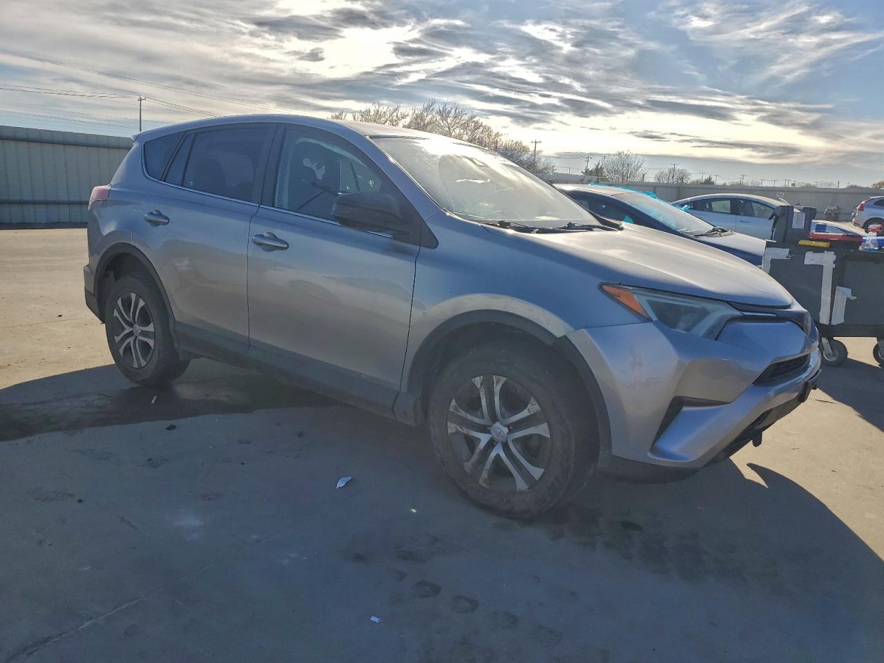 2018 TOYOTA RAV4 LE photo 7