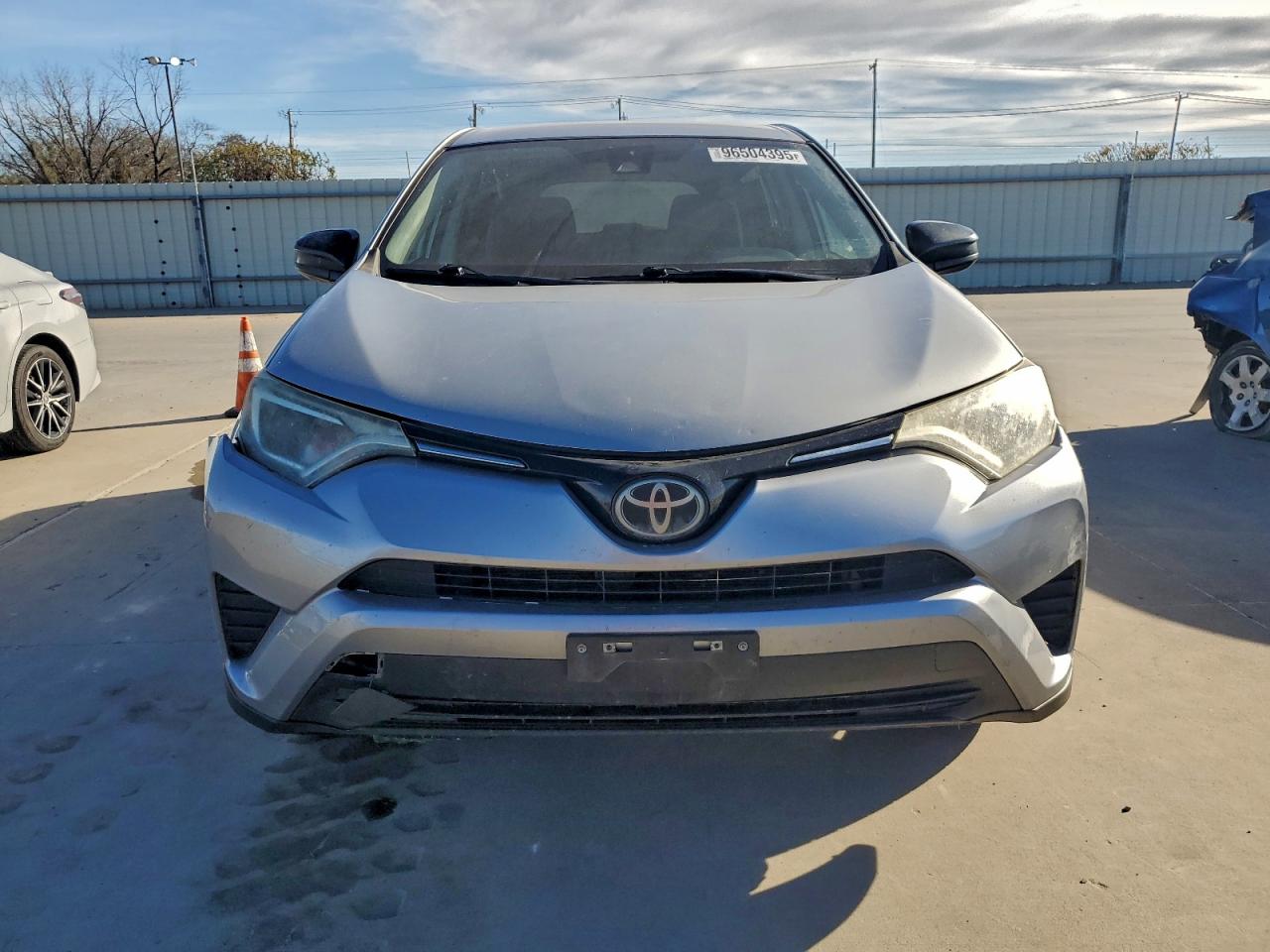 2018 TOYOTA RAV4 LE photo 9