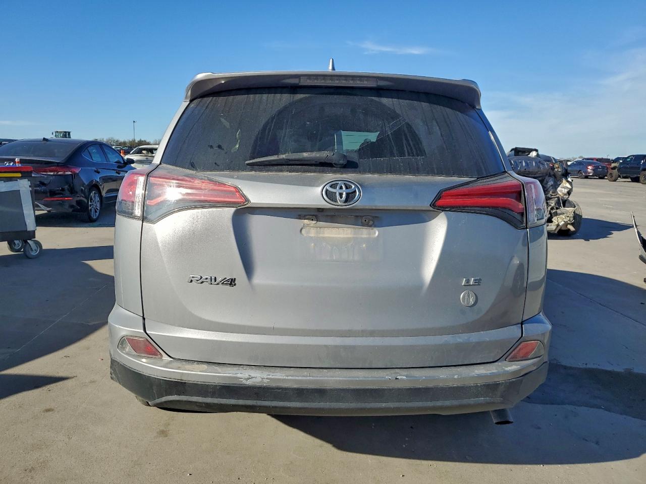 2018 TOYOTA RAV4 LE photo 11
