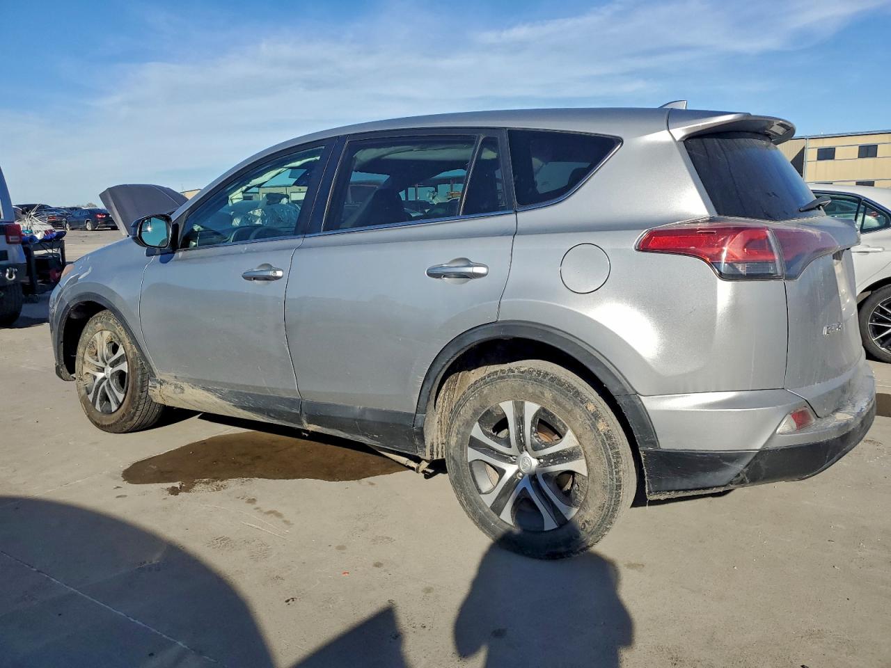 2018 TOYOTA RAV4 LE photo 3