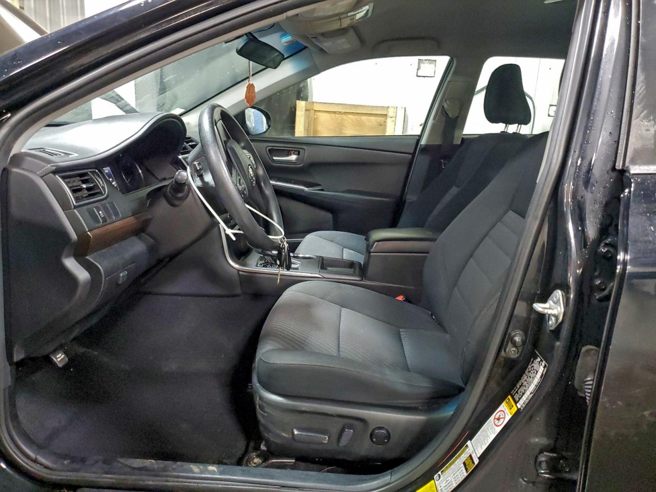 2016 TOYOTA CAMRY LE photo 13