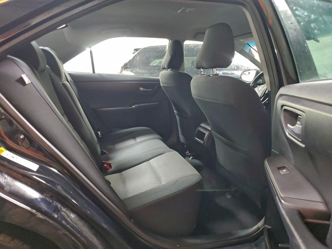 2016 TOYOTA CAMRY LE photo 19