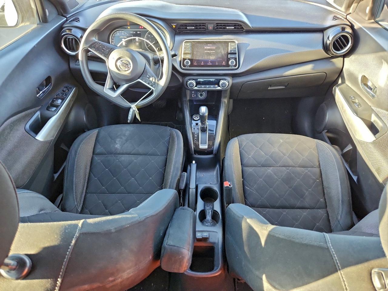2018 NISSAN KICKS S photo 8