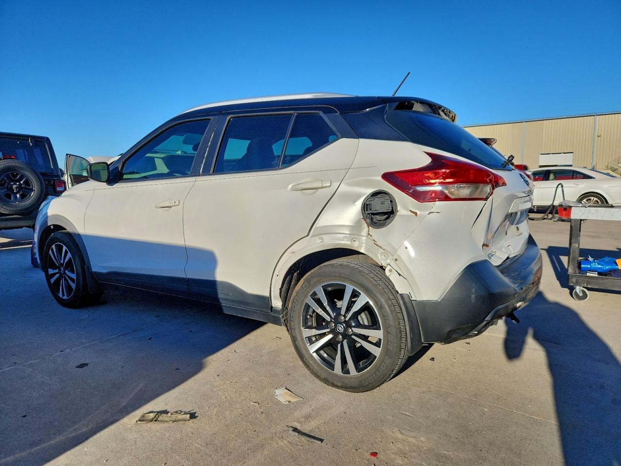 2018 NISSAN KICKS S photo 2