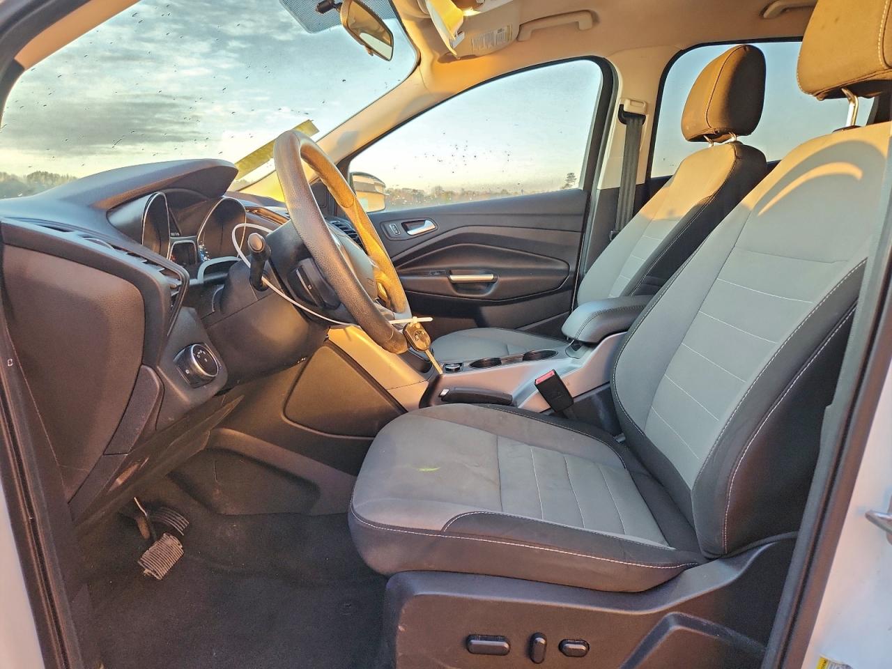 2016 FORD ESCAPE SE photo 7
