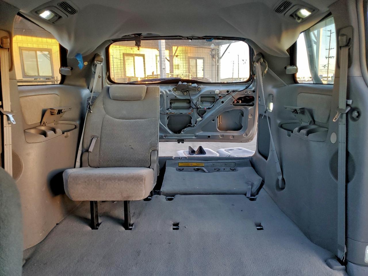 2004 TOYOTA SIENNA CE photo 10