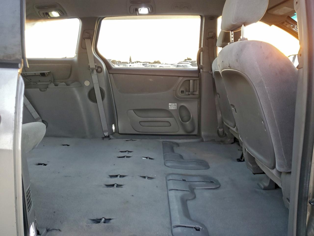 2004 TOYOTA SIENNA CE photo 11