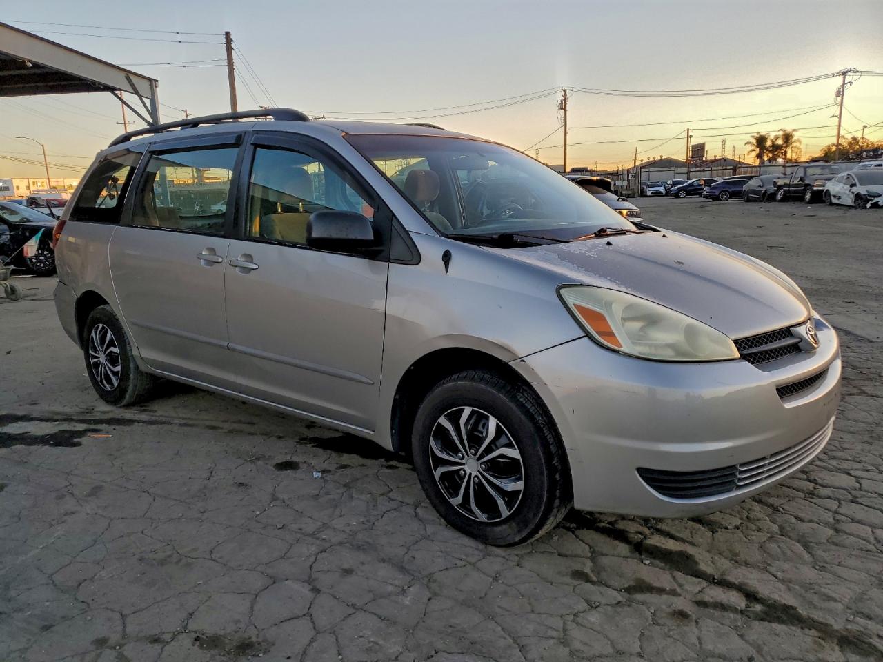 2004 TOYOTA SIENNA CE photo 4