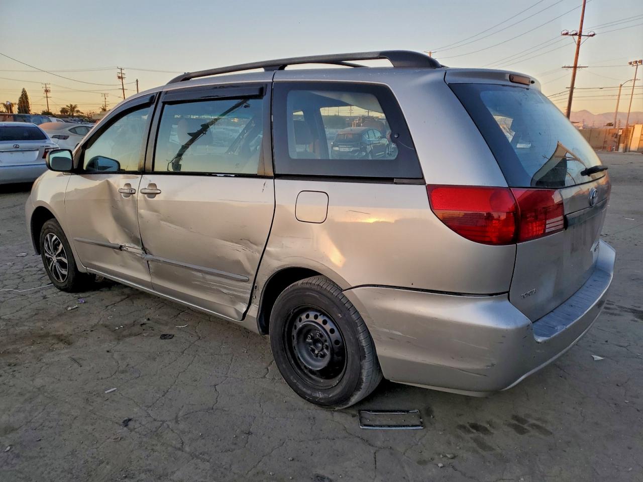 2004 TOYOTA SIENNA CE photo 2