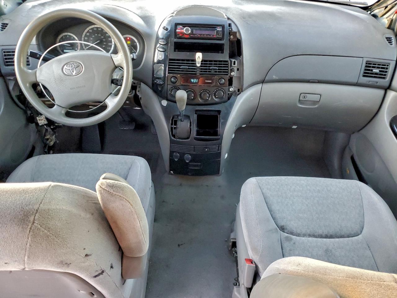 2004 TOYOTA SIENNA CE photo 8