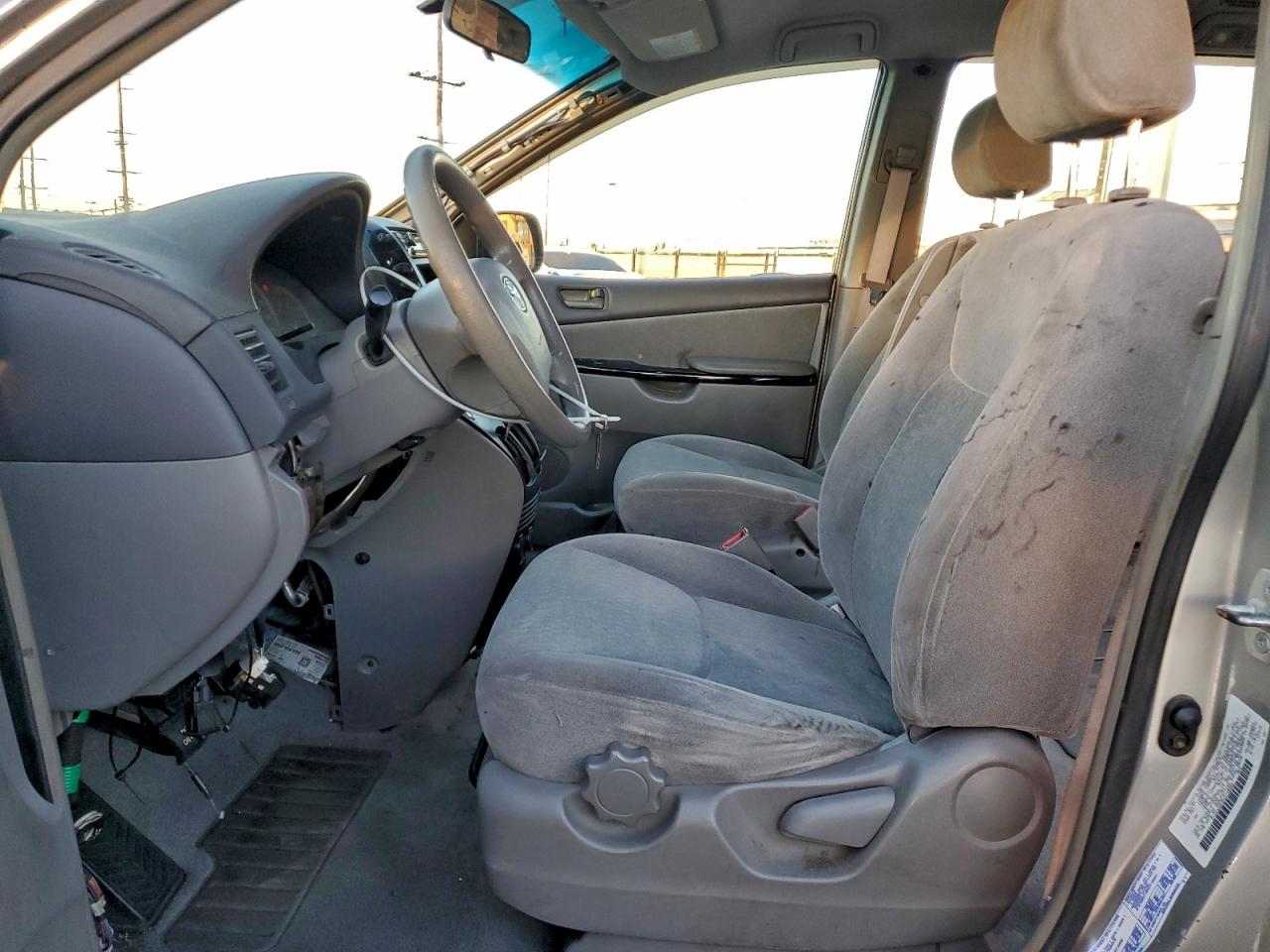 2004 TOYOTA SIENNA CE photo 7