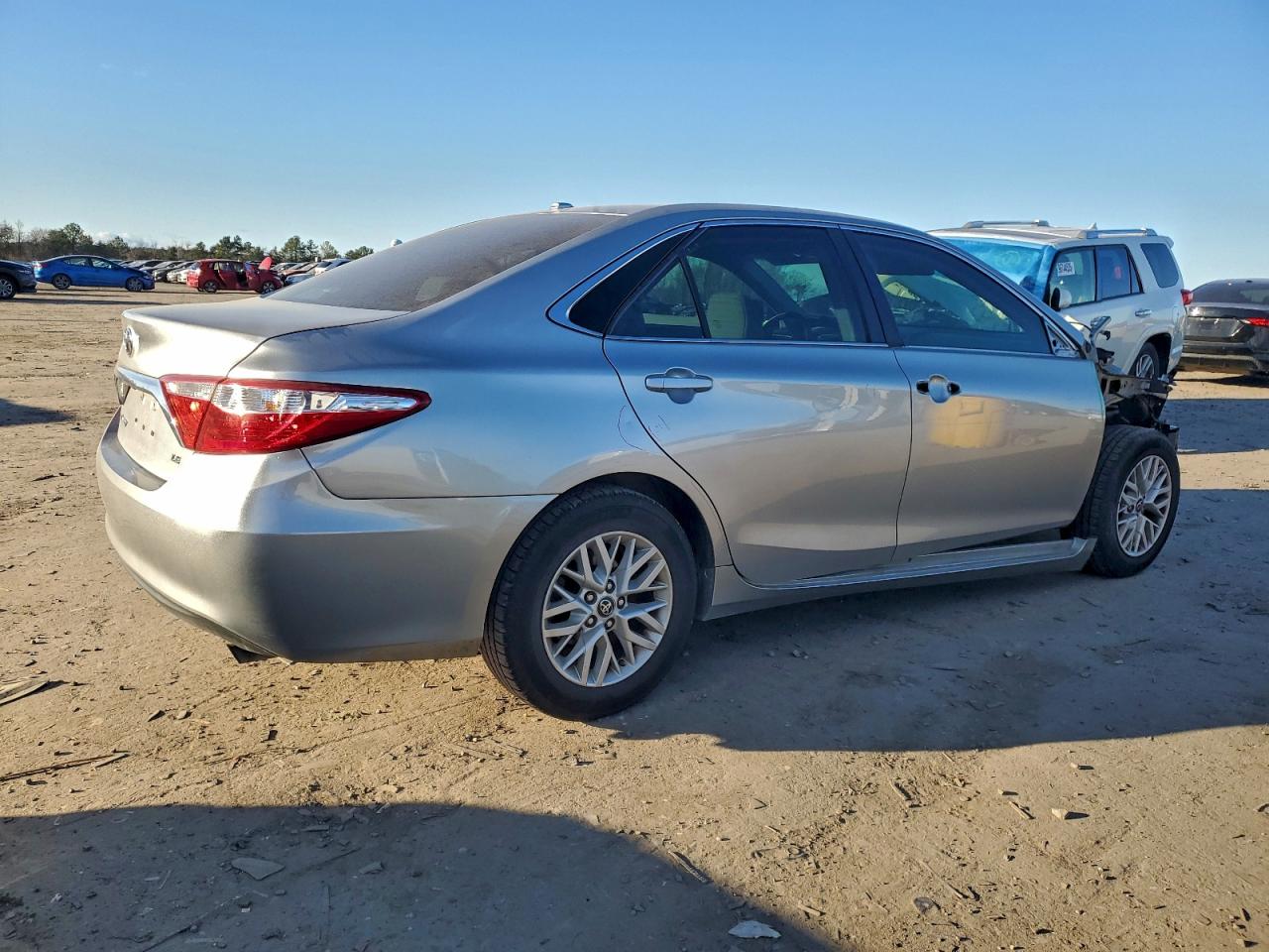 2017 TOYOTA CAMRY LE photo 3