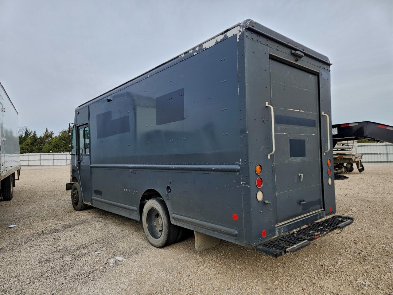 2020 FREIGHTLINER MT45G DELIVERY TRUCK photo 2