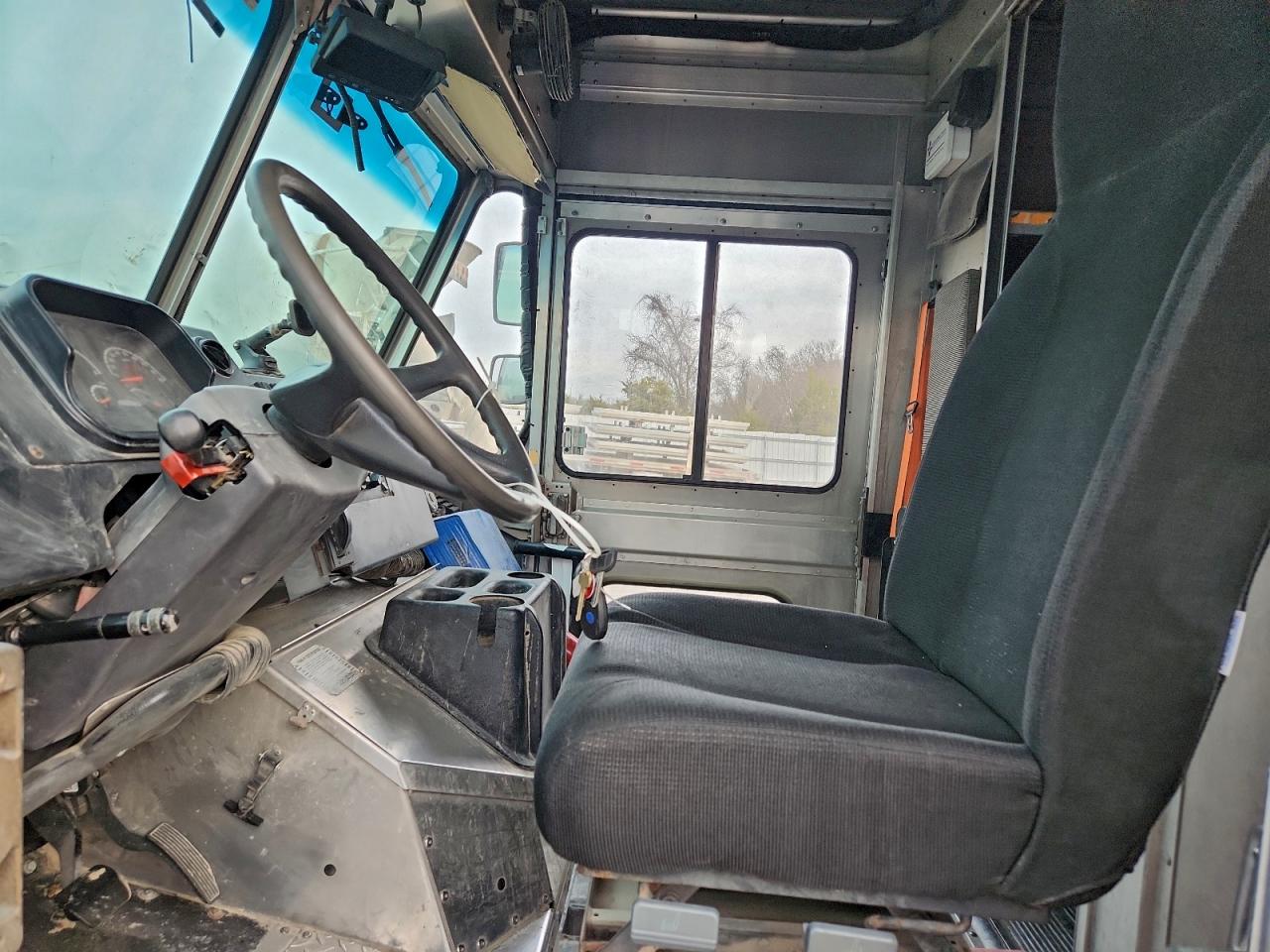 2020 FREIGHTLINER MT45G DELIVERY TRUCK photo 7