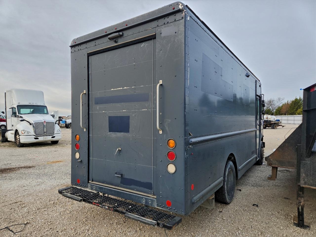 2020 FREIGHTLINER MT45G DELIVERY TRUCK photo 3