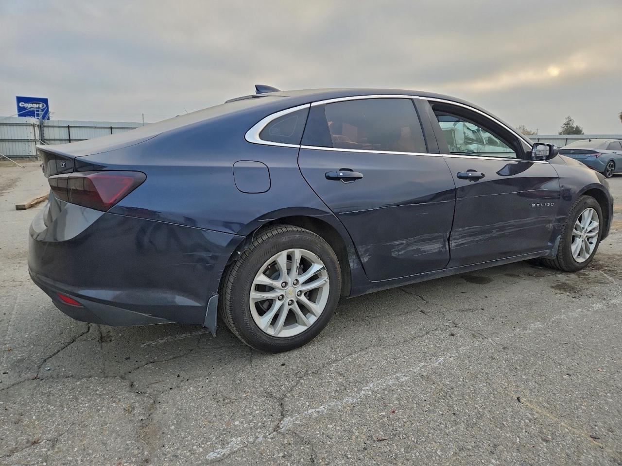 2018 CHEVROLET MALIBU LT photo 3