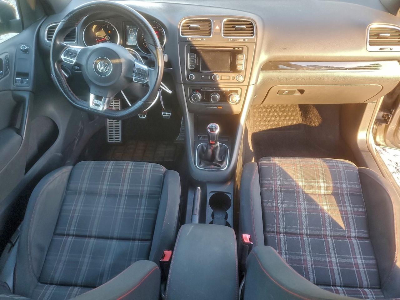 2011 VOLKSWAGEN GTI photo 8