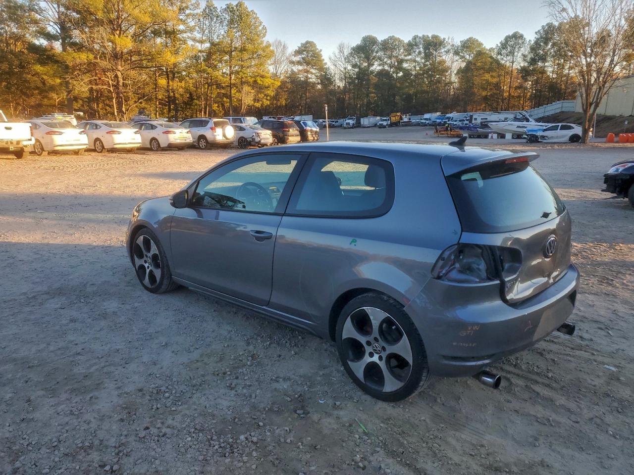 2011 VOLKSWAGEN GTI photo 2