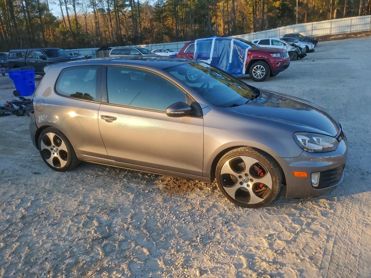 2011 VOLKSWAGEN GTI photo 4
