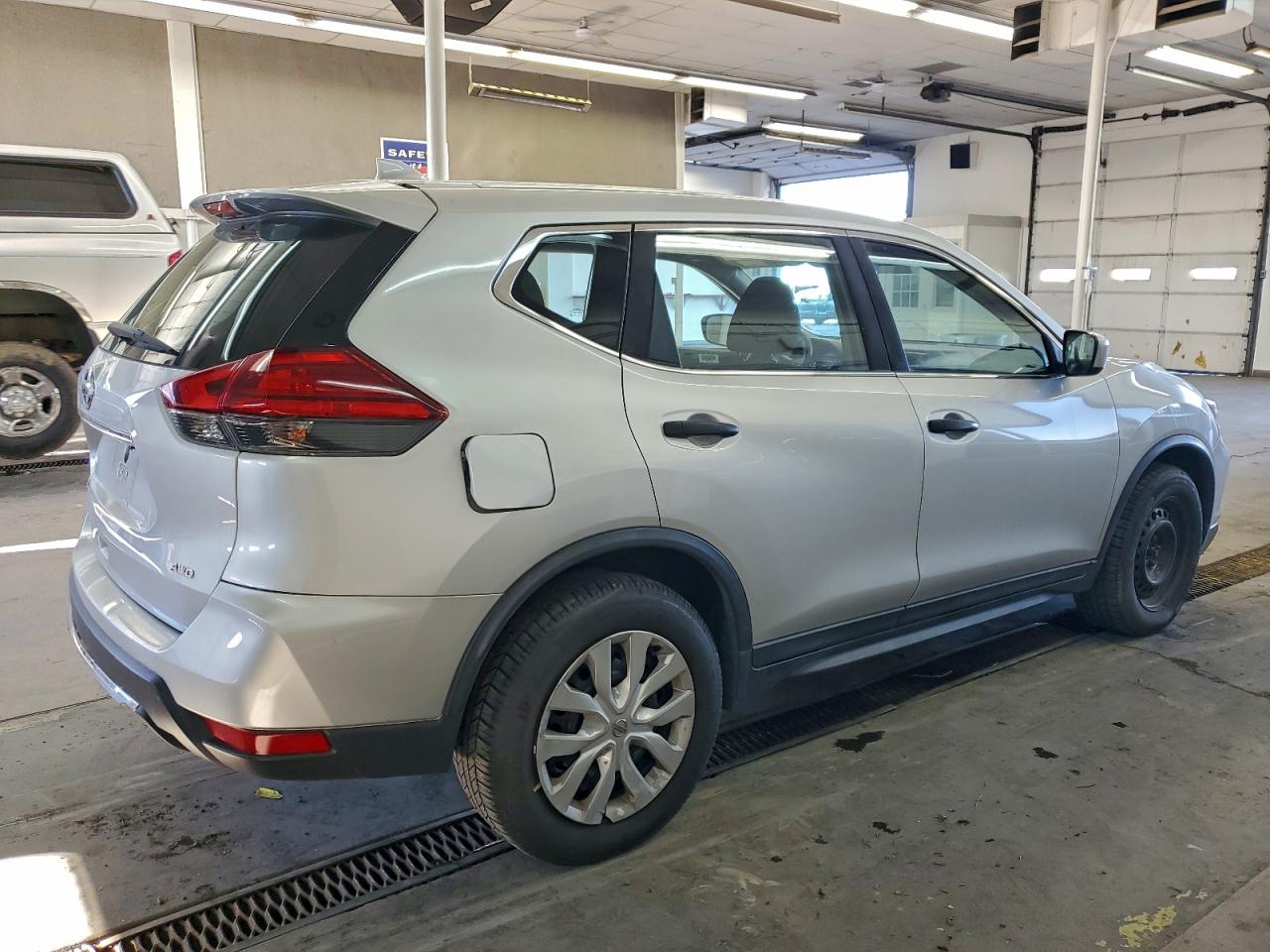 2017 NISSAN ROGUE S photo 3