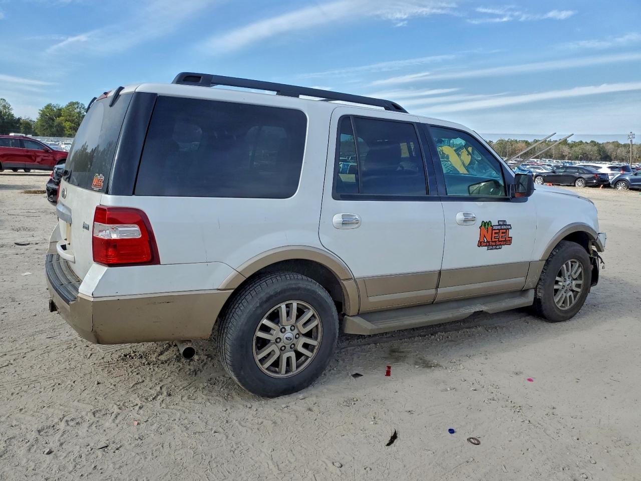 2011 FORD EXPEDITION XLT photo 3