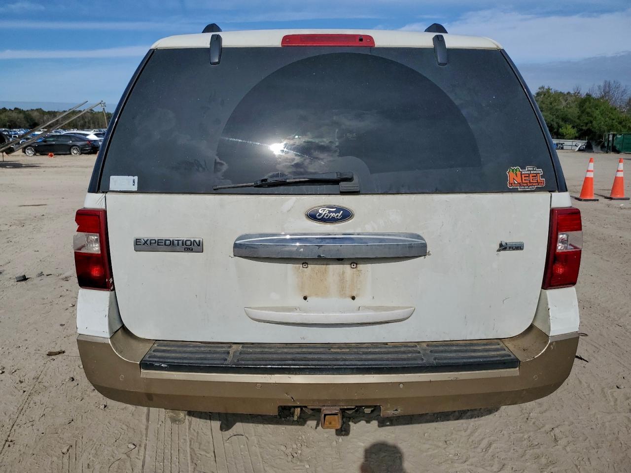 2011 FORD EXPEDITION XLT photo 6