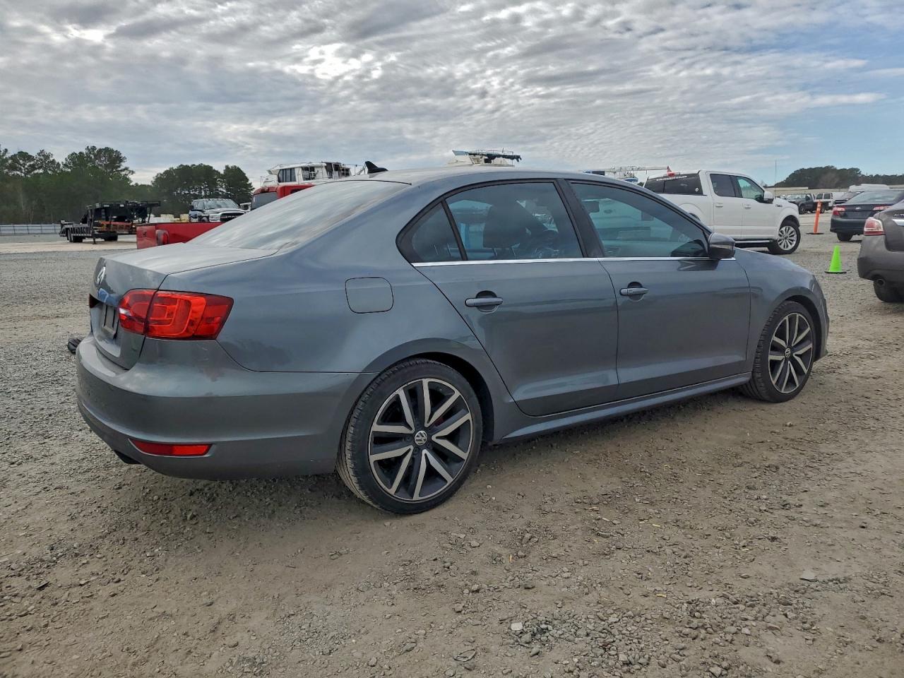 2013 VOLKSWAGEN JETTA GLI photo 3