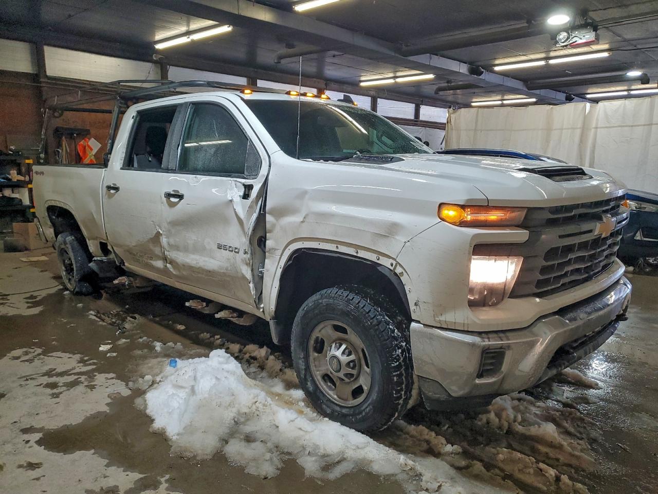 2024 CHEVROLET SILVERADO K2500 HEAVY DUTY photo 4