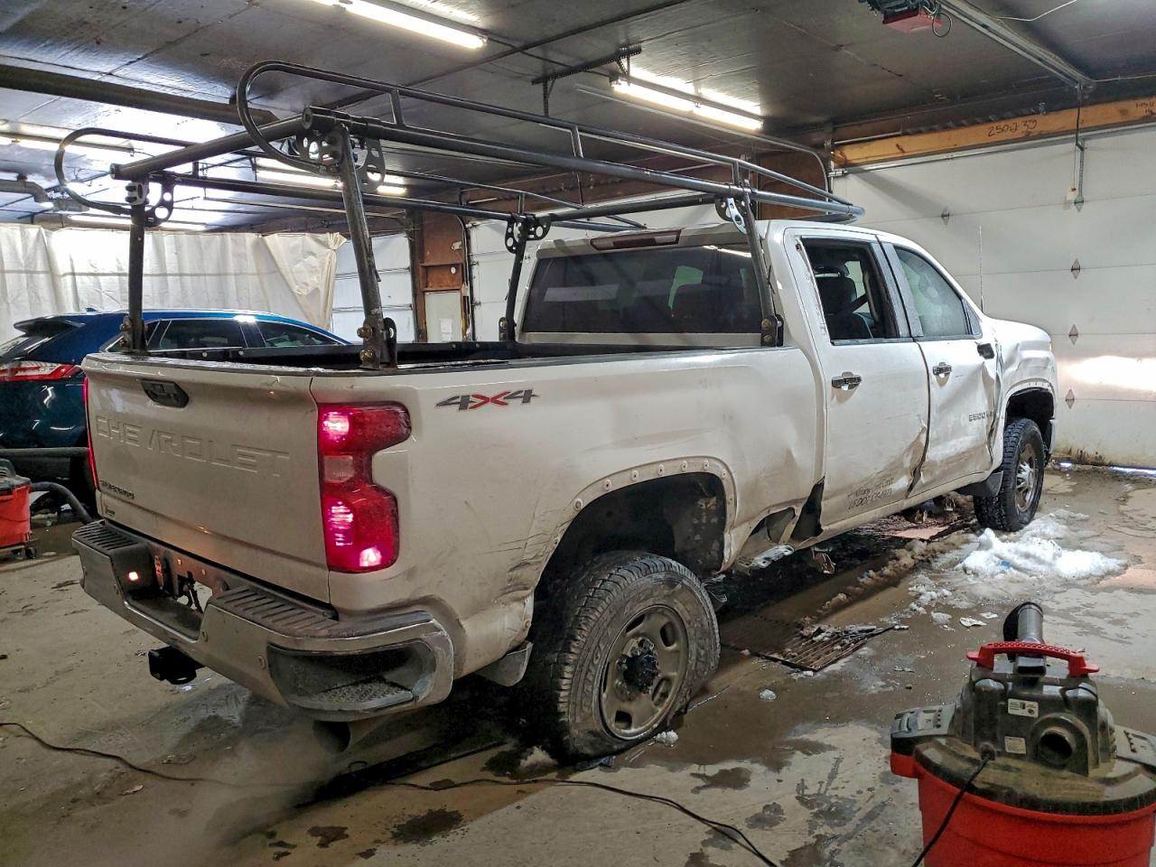 2024 CHEVROLET SILVERADO K2500 HEAVY DUTY photo 3