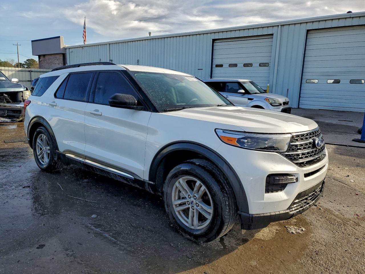 2024 FORD EXPLORER XLT photo 4
