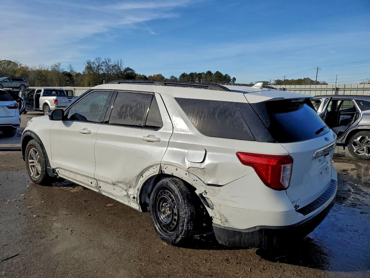 2024 FORD EXPLORER XLT photo 2