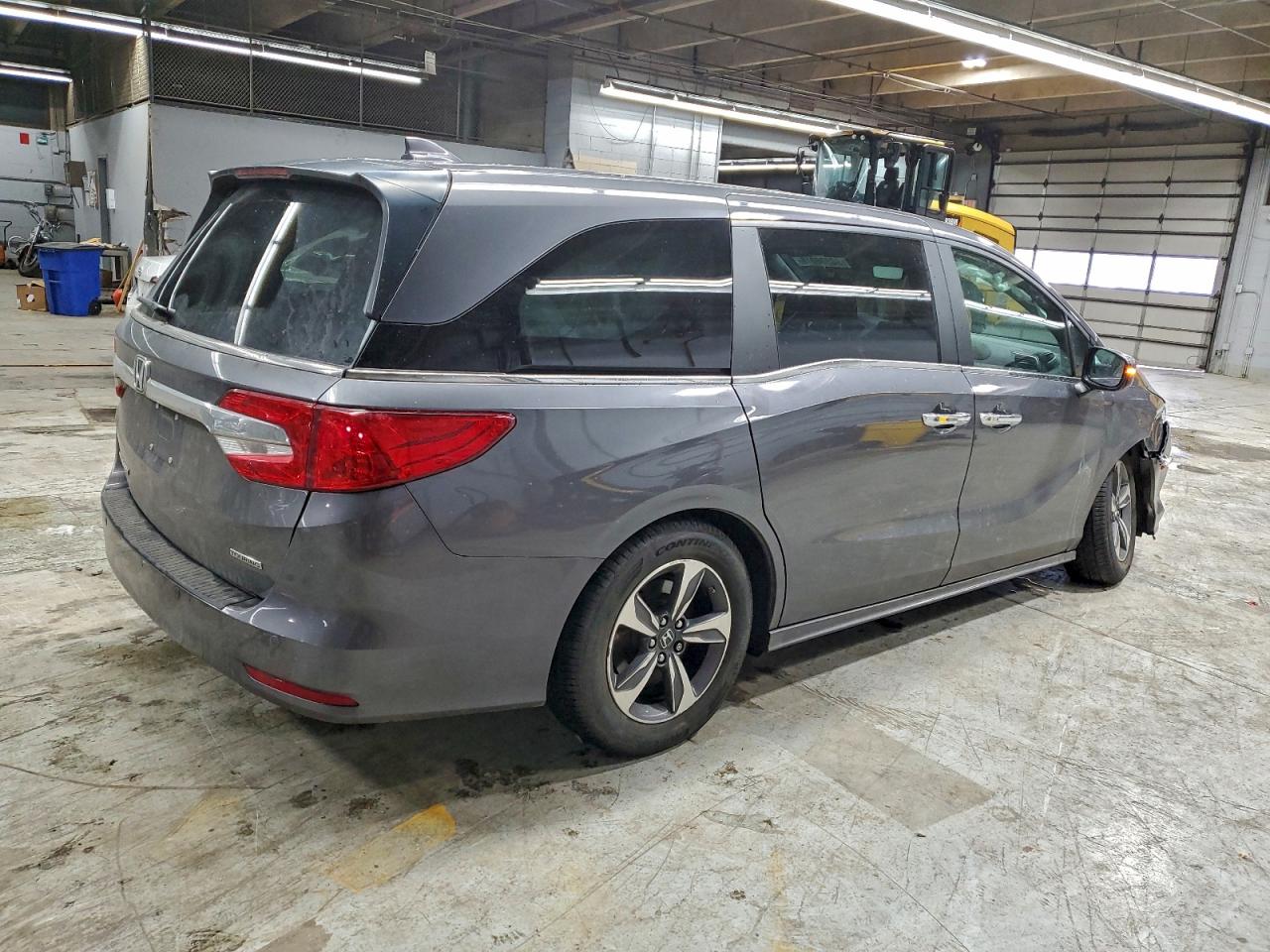 2019 HONDA ODYSSEY TOURING photo 3