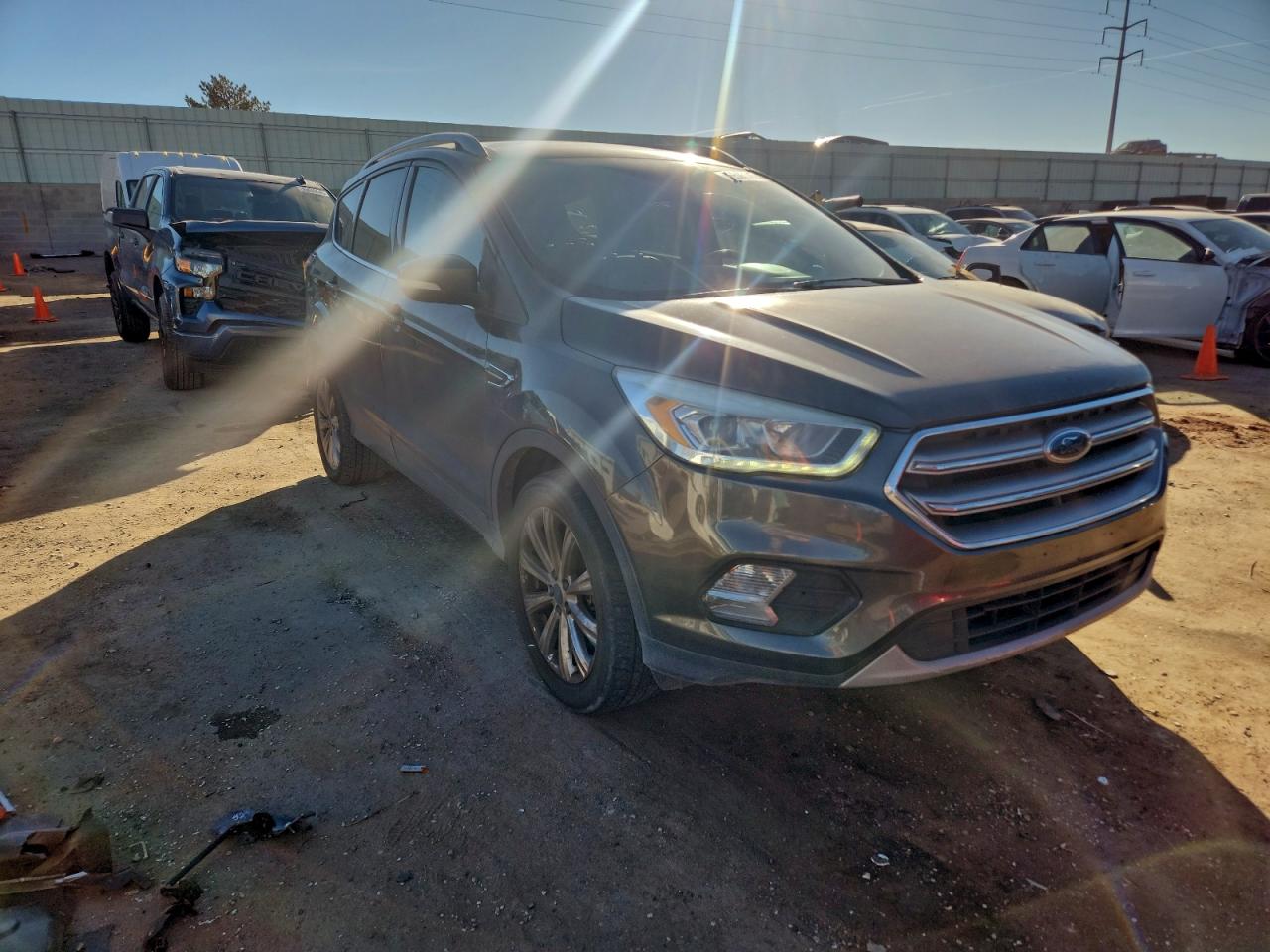 2017 FORD ESCAPE TITANIUM photo 4