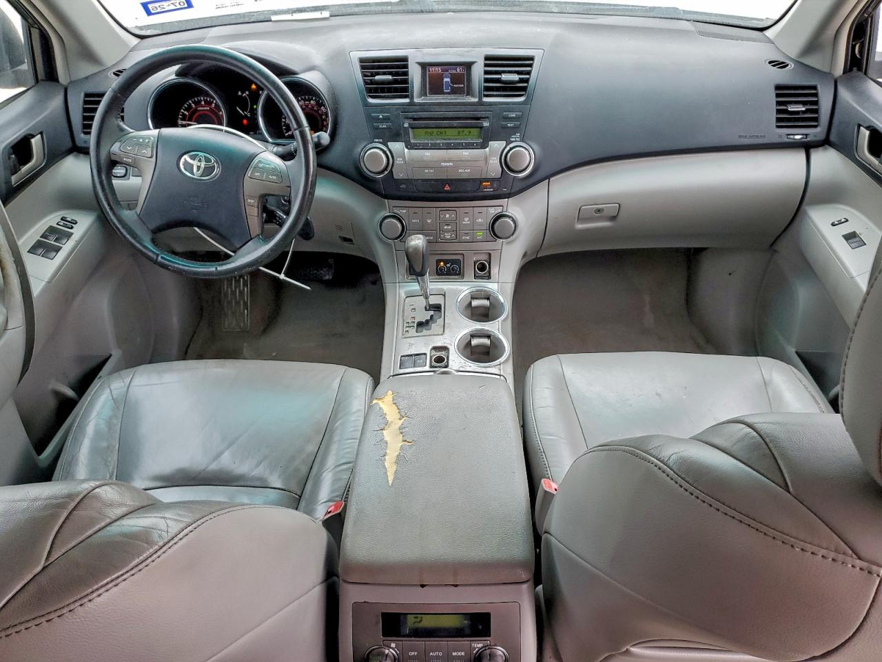 2010 TOYOTA HIGHLANDER SE photo 8