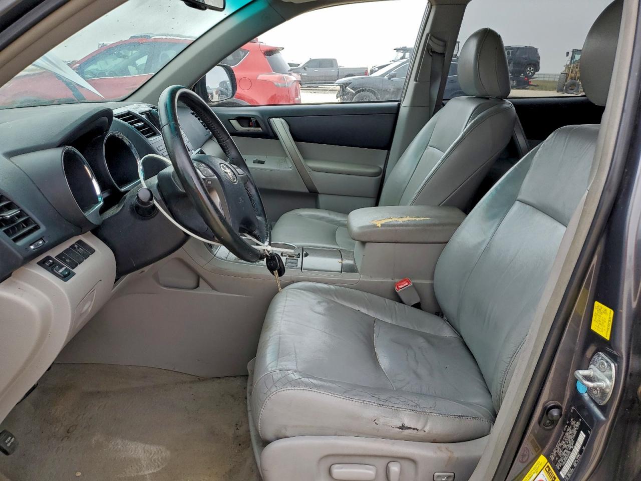 2010 TOYOTA HIGHLANDER SE photo 7