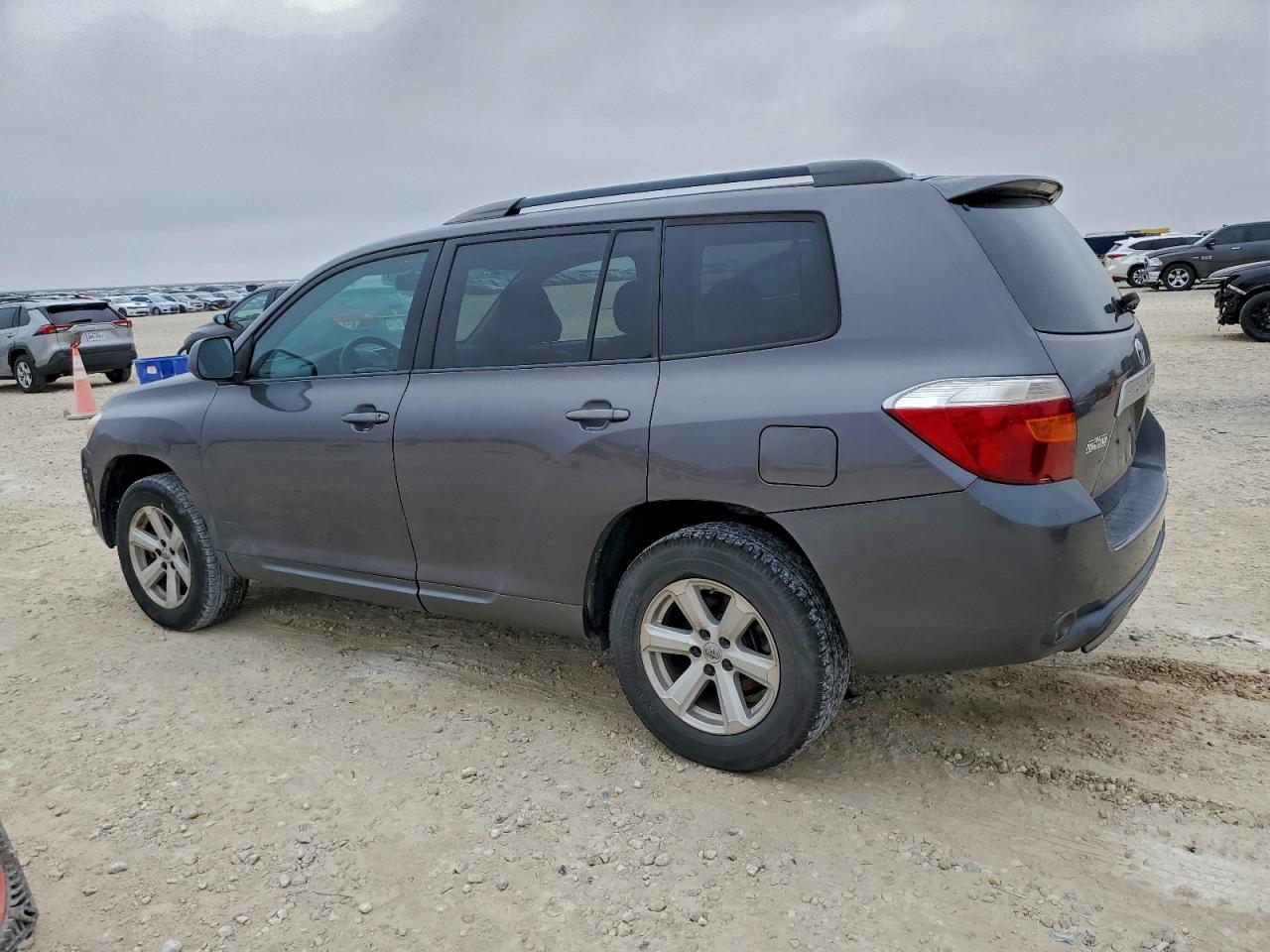 2010 TOYOTA HIGHLANDER SE photo 2