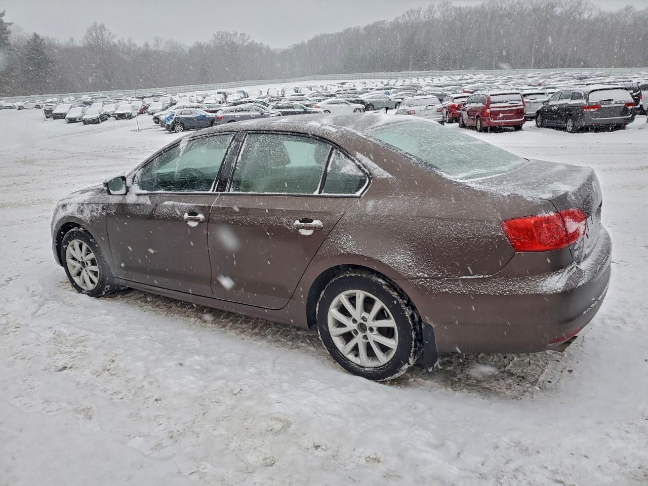 2011 VOLKSWAGEN JETTA SE photo 2