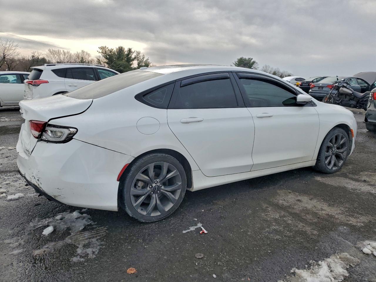 2015 CHRYSLER 200 S photo 3